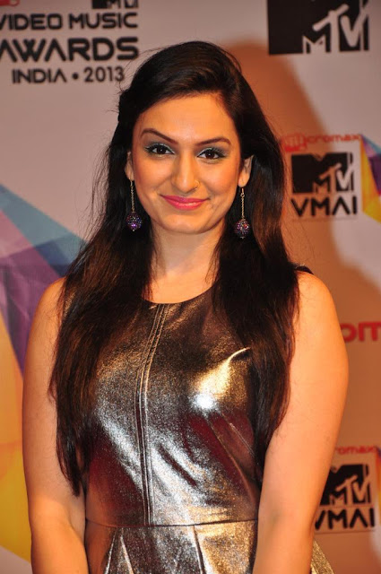 Priyanka, Anushka & others dazzle at MTV Video Music Awards