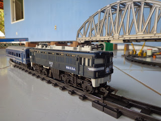 Locomotiva ED75 azul do XP 500.