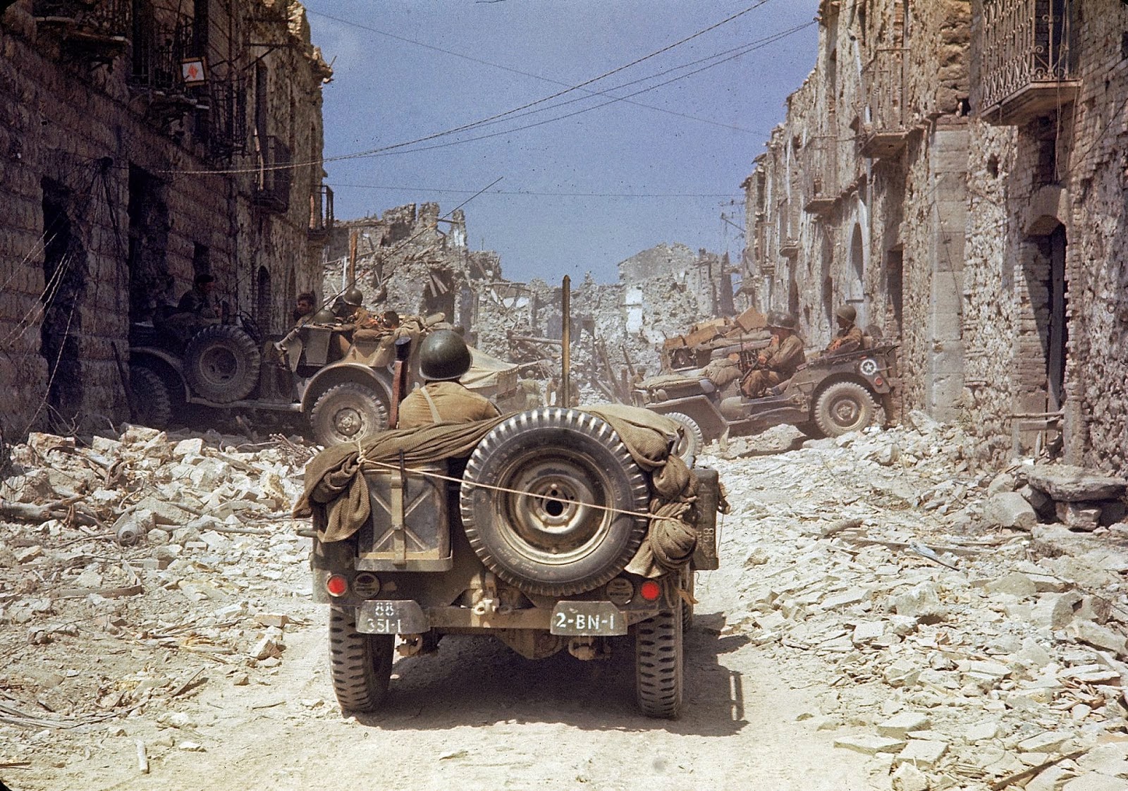 27 Rare Color Photographs from World War II vintage everyday