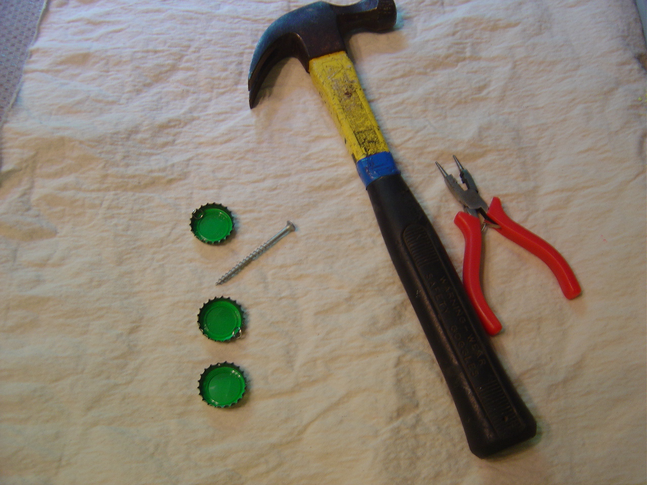 Simple Home Stuff DIY Bottle Cap Necklace