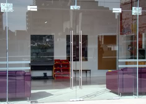 Puertas abatibles de cristal (practicables). coruña (galicia) PROYECTOS, CONSTRUCCIÓN Y MANTENIMIENTO: CRISTALES