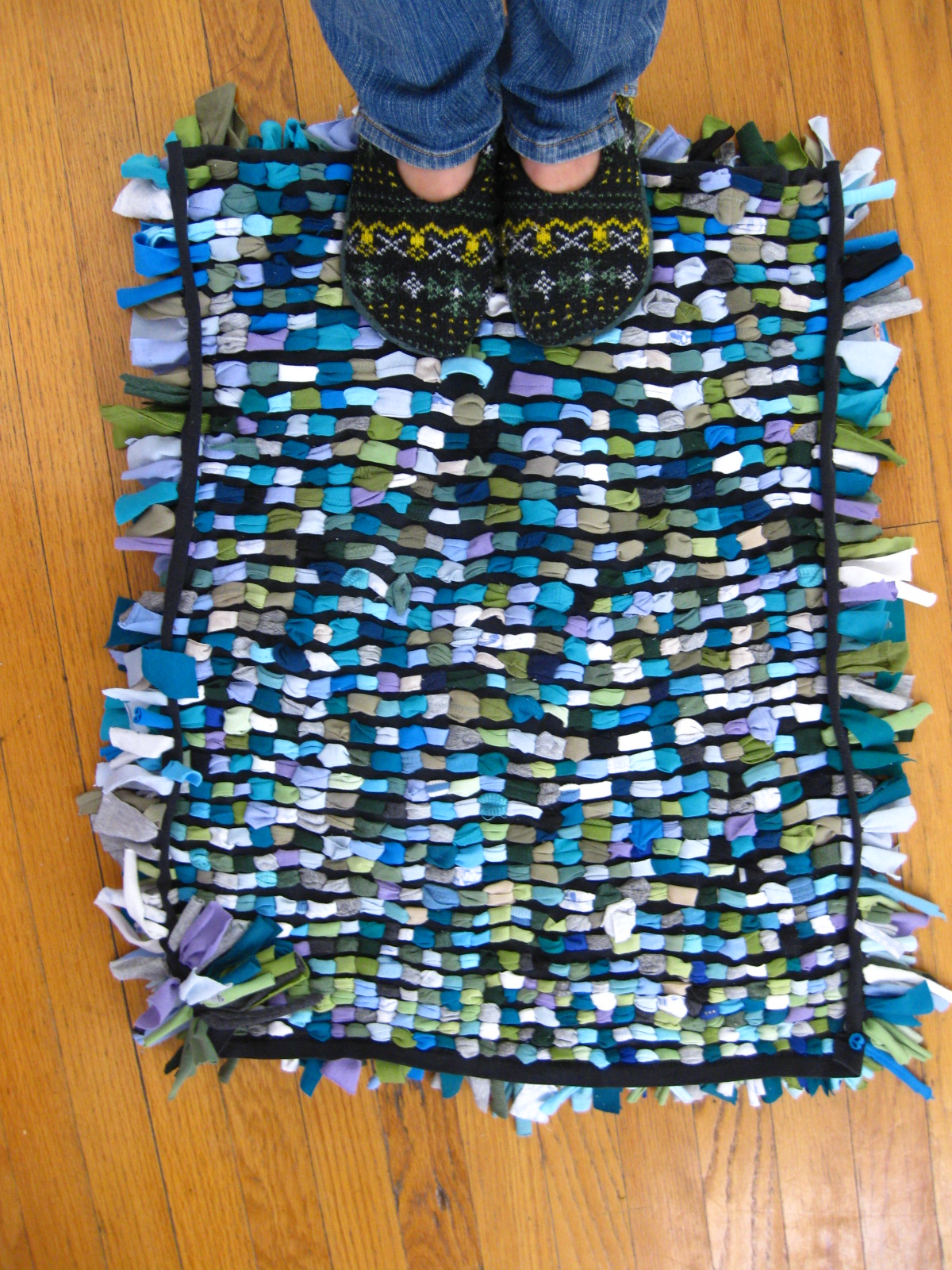 Crafty life Tshirt shag rug tutorial