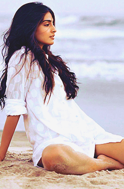 Sonam Kapoor Beach Pic1 - Sonam Kapoor Beach Pics