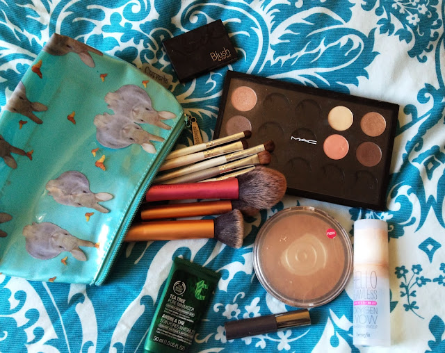 Inside My Make-Up Bag - The Paris Diaries - Sophie Rose