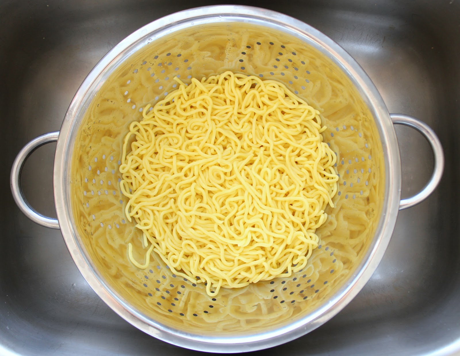 Fried noodles with prawns & tofu » cake crumbs & beach sand