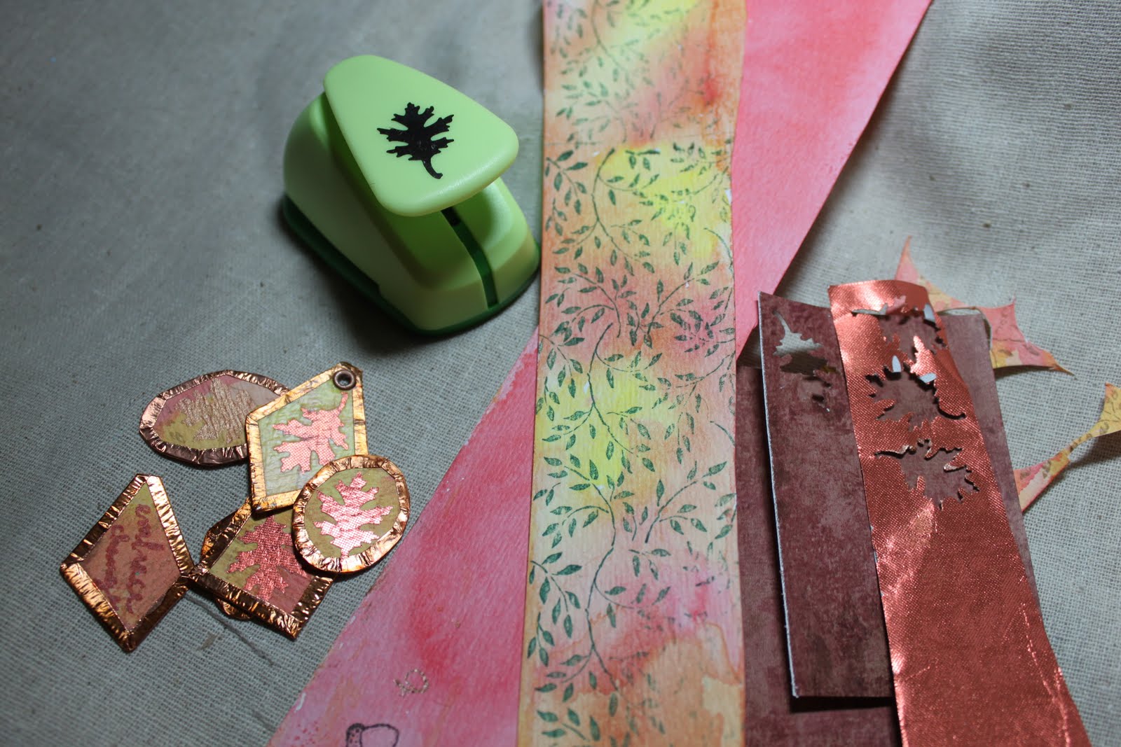 Fabrications Paper charms