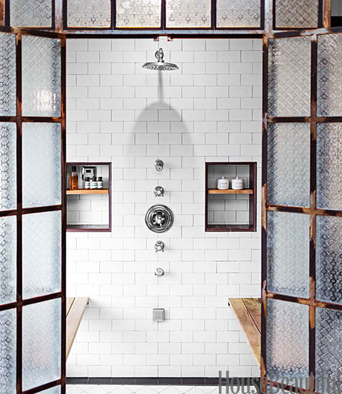Mix and Chic An industrial chic bathroom in Los Angeles!