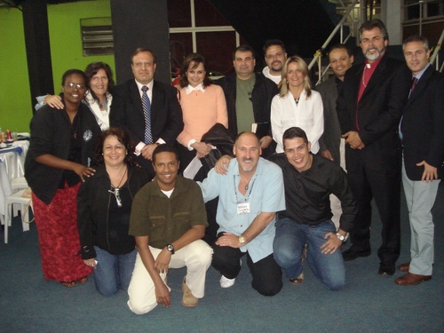 Comunidade de Jesus em São Paulo em encontro com evangélicos do Canadá.