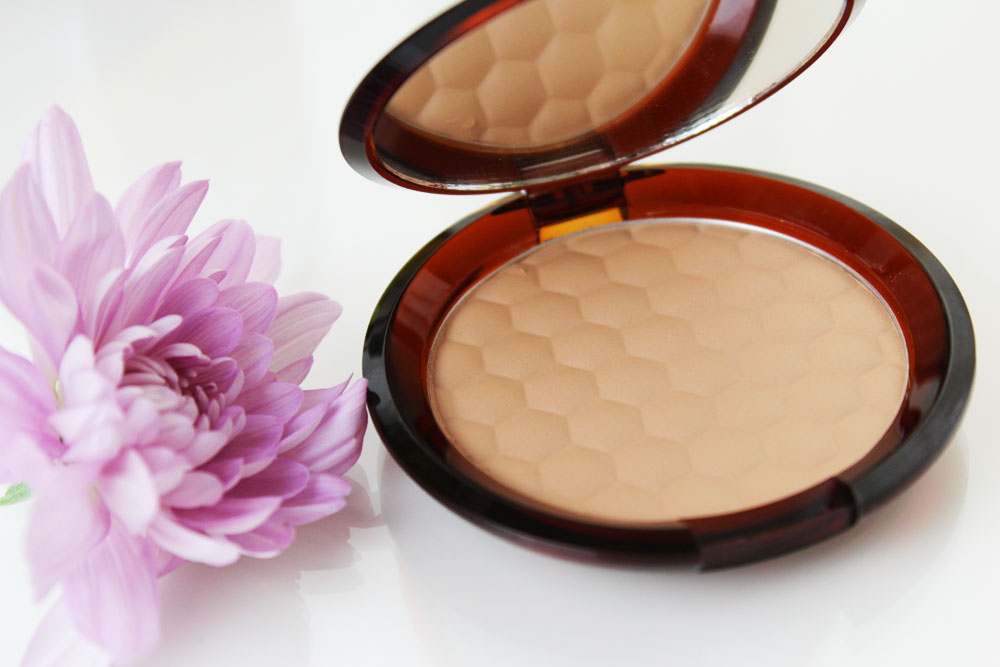 The Body Shop Honey Bronzer Http Cheshirecatchats Blogspot Co Uk 2013 08 The Body Shop Honey Bronzing Powder Html Beauty Br The Body Shop Bronzing Bronzer