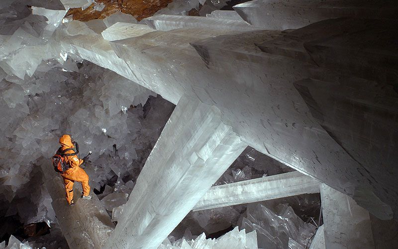 Beautiful World Crystal Cave (8 photos)