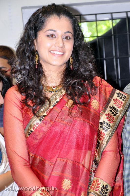 Tapsee Cute Photos in Saree unseen pics