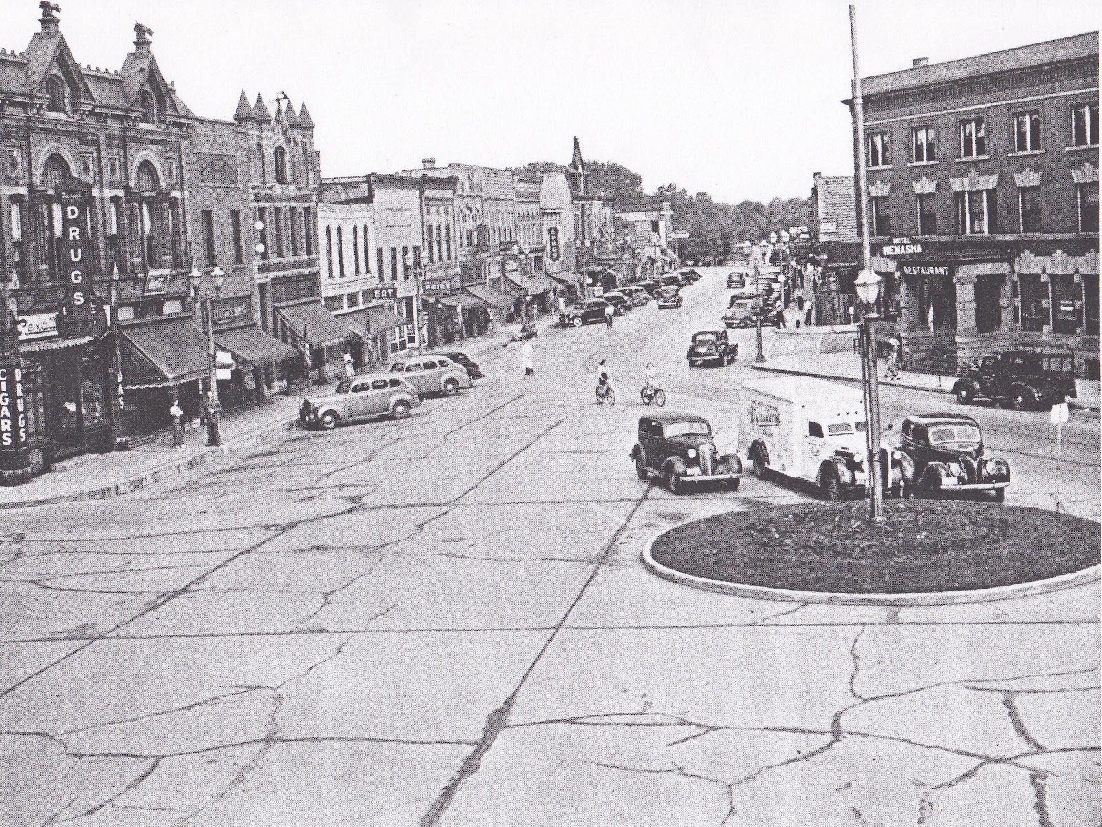 MENASHA Downtown Looking East