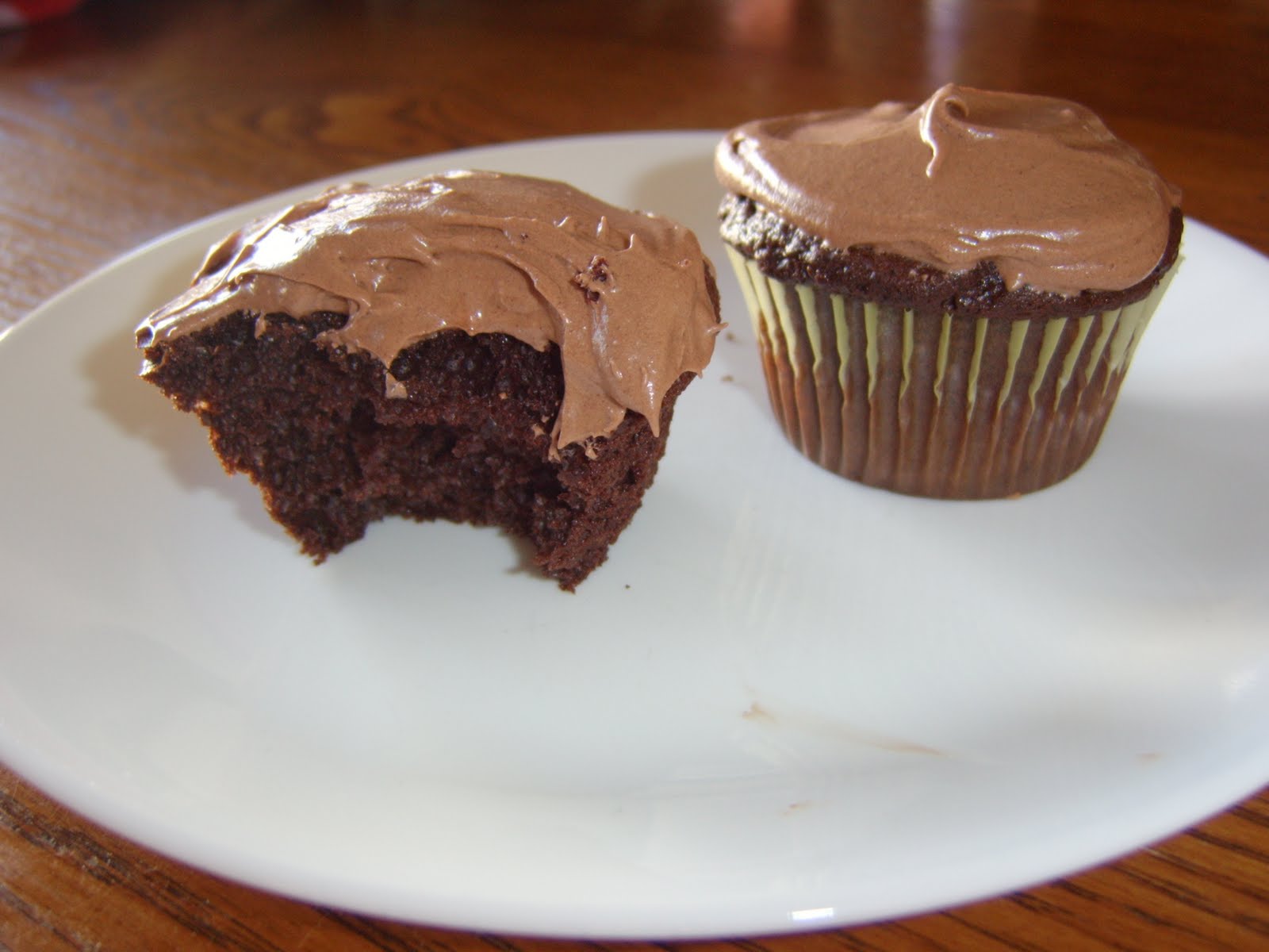 The Recipe Roundup Chocolate Sour Cream Cupcakes