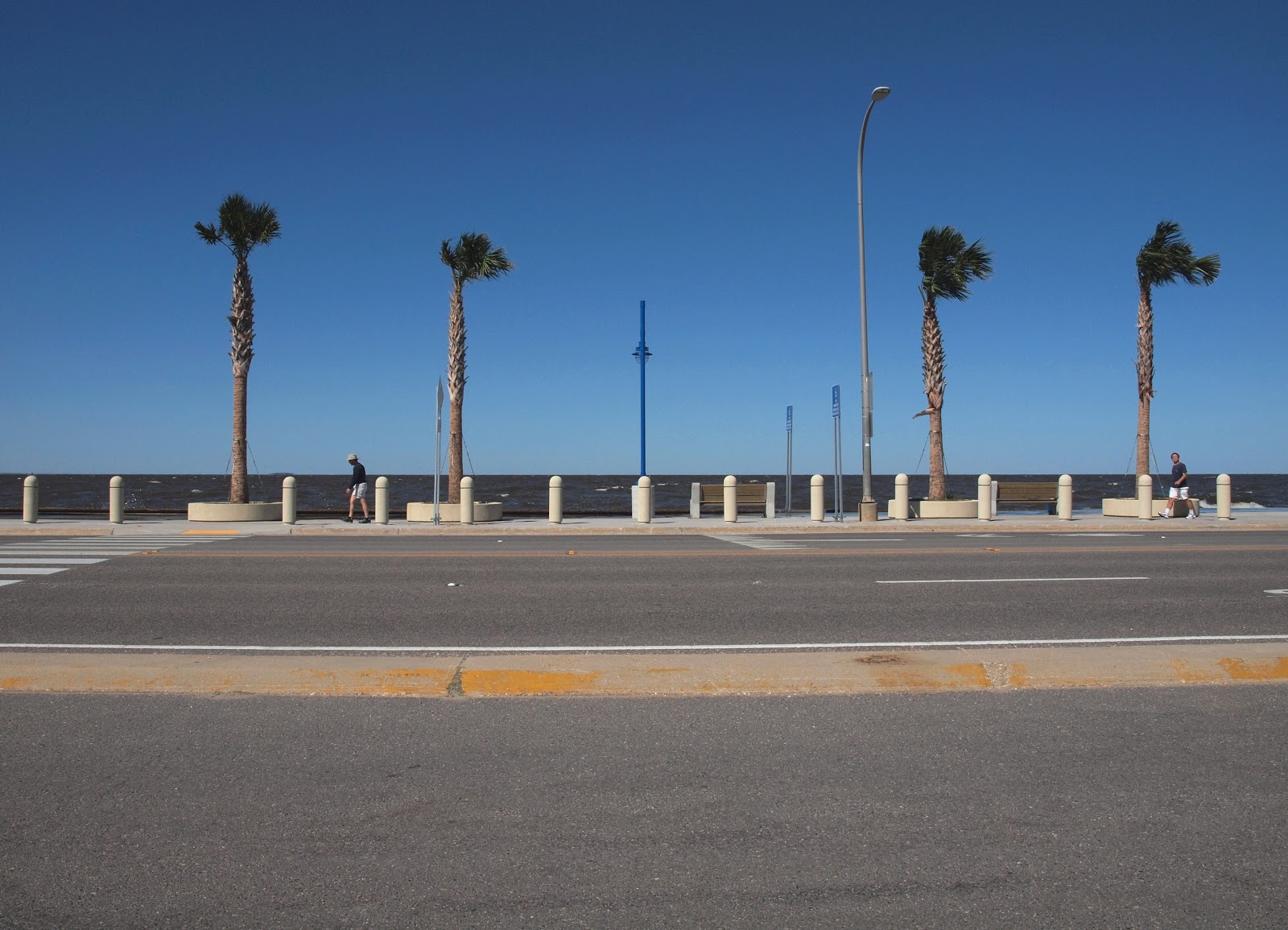 angels and people, life in New Orleans Lakeshore Drive. & levee