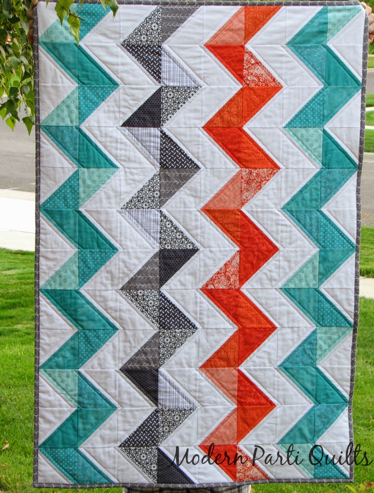 Modern Parti Quilts Vertical Chevron Crib Quilt Tutorial