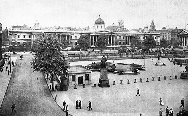 Stunning Image of Trafalgar Square on 10/3/1917 