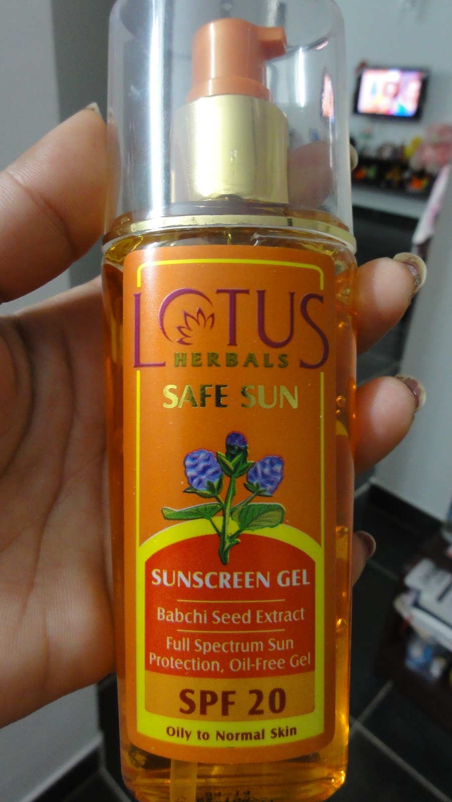Makeup N Me Lotus Herbals Sunscreen Gel SPF 20 (Oily To normal Skin)
