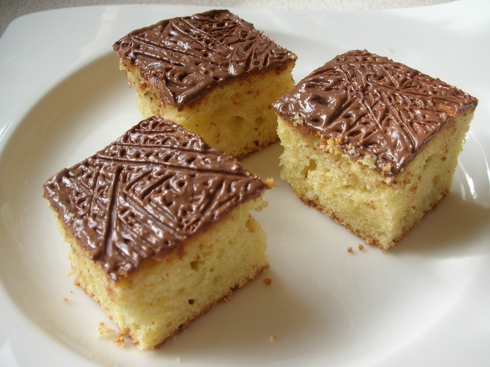 Madeira Cake with Chocolate Sauce Ozlem's Turkish TableOzlem's Turkish Table