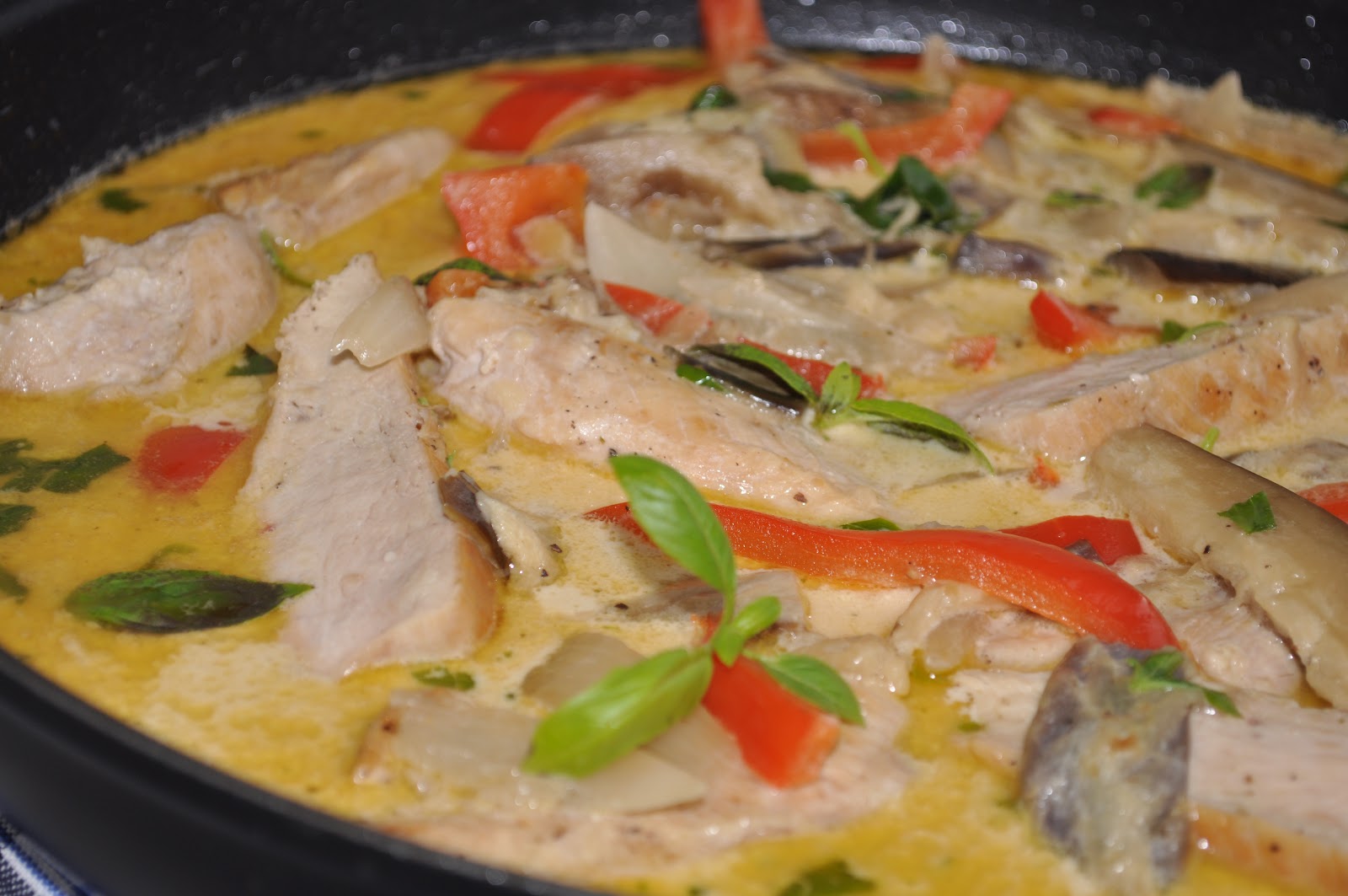 Anne Karins Mat og Vin Kyllinggryte med aubergine og paprika