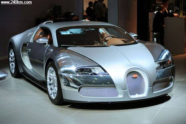      Bugatti-Veyron-Sang-