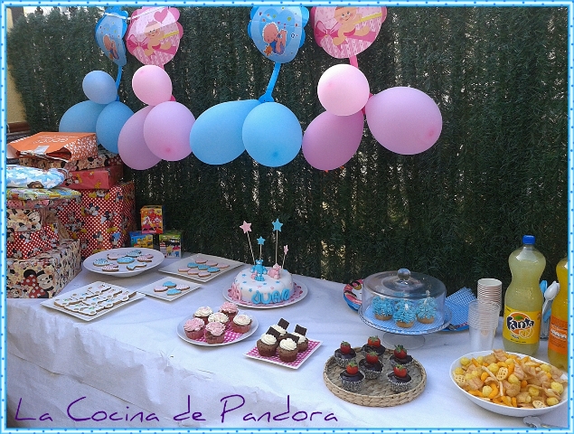 La Cocina de Pandora: Tarta de fondant para el 1er.cumpleaños de mis peques