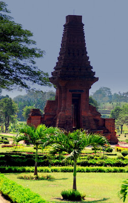 CLICK TO ENLARGE Belajar Sejarah di Trowulan