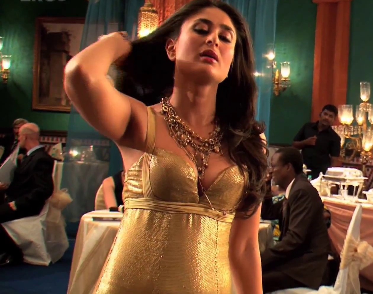 Kareena Kapoor Golden Dress Agent Vinod - Kareena Kapoor Golden Dress Agent Vinod Hot unseen Pics