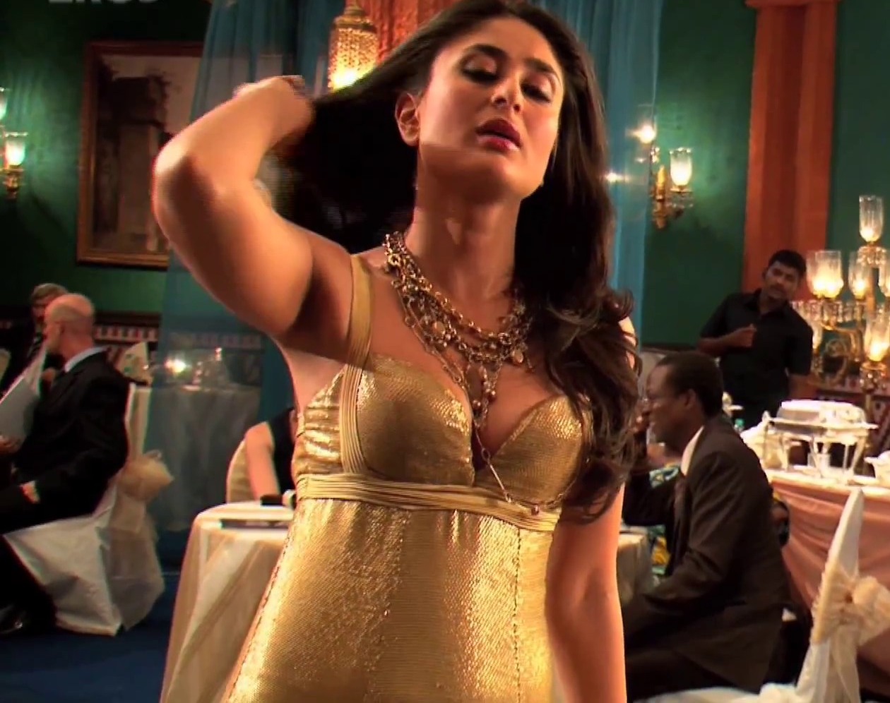 Kareena Kapoor Golden Dress Agent Vinod - Kareena Kapoor Golden Dress  Agent Vinod Hot unseen Pics