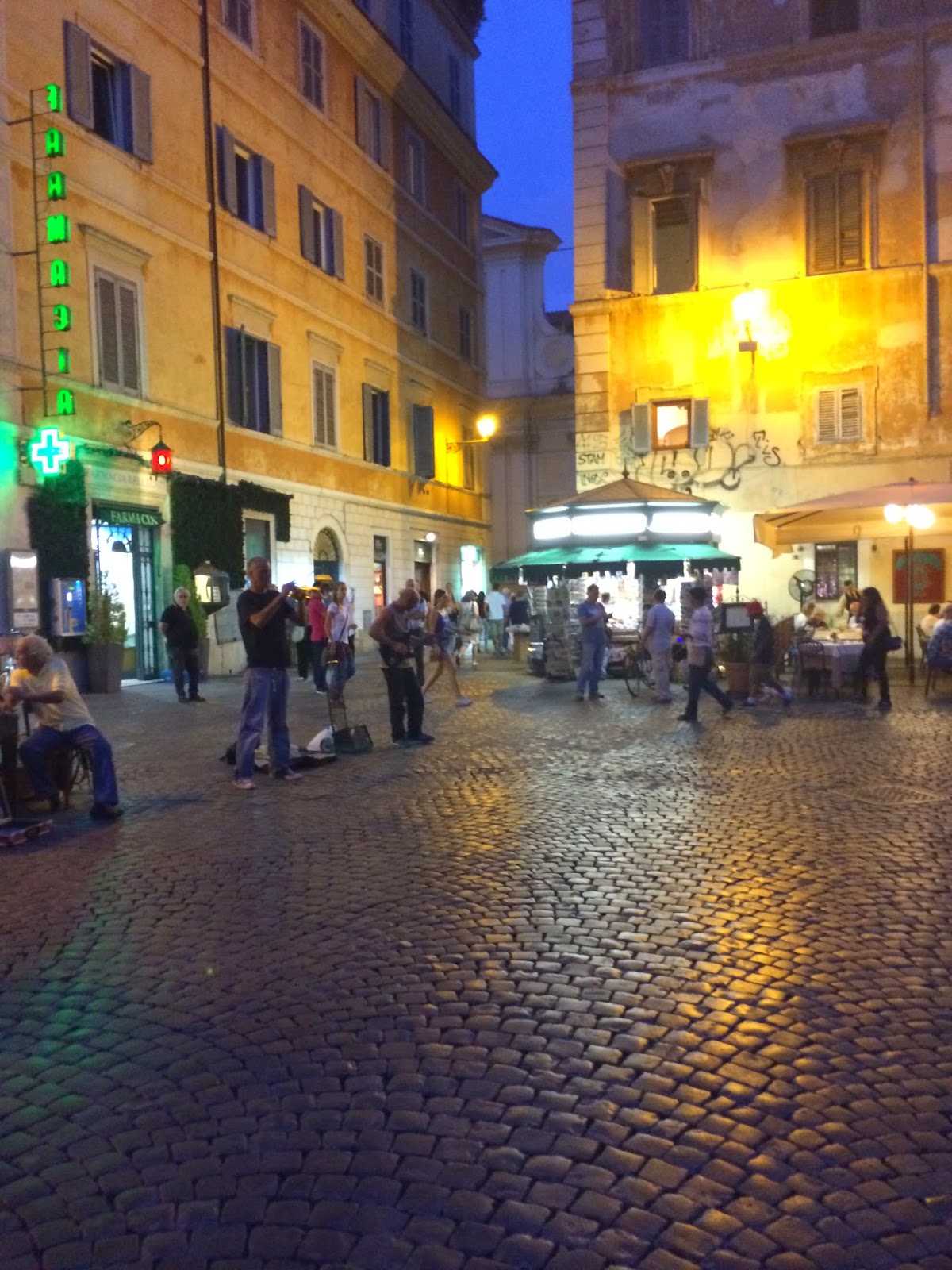5-Things-I-Adore-About-Rome-Walking-In-Rome
