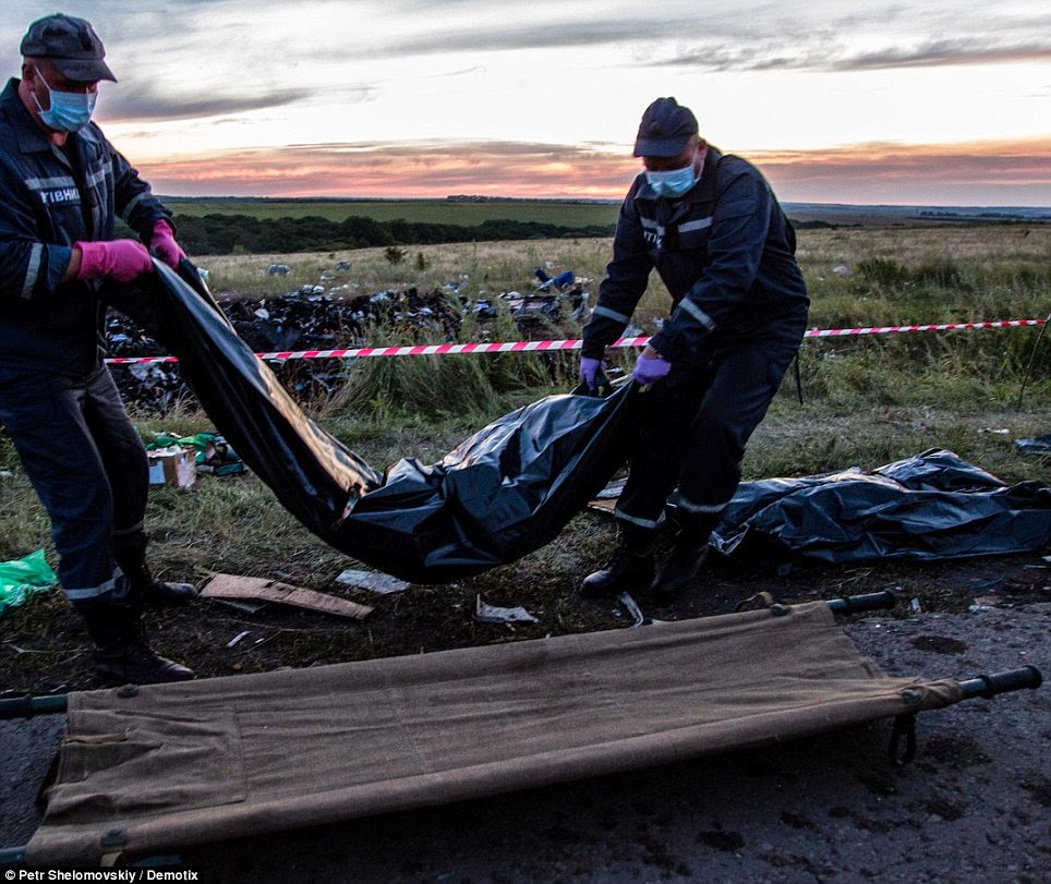 BuzzCanada Unbelievable! Bodies of MH17 crash victims tossed into rubbish trucks and taken to