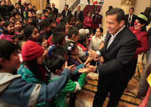 NIÑOS VISITAN PALACIO