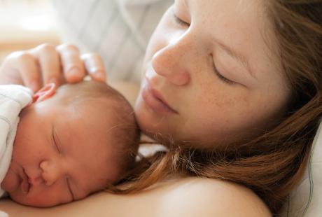 Stres Bayi Meningkat Jika 6 Jam Baru Lahir Dipisahkan dari Ibu