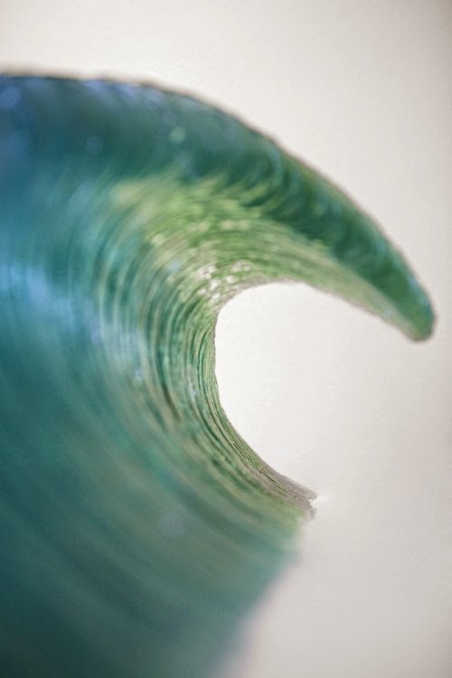 As fantásticas esculturas de vidro de Ben Young Ben Young esculturas de vidro ondas do mar