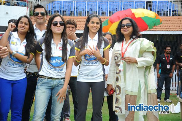 1 - HOt Actress at CCL 2 Semi Final Mumbai Heroes Vs Karnataka Bulldozers