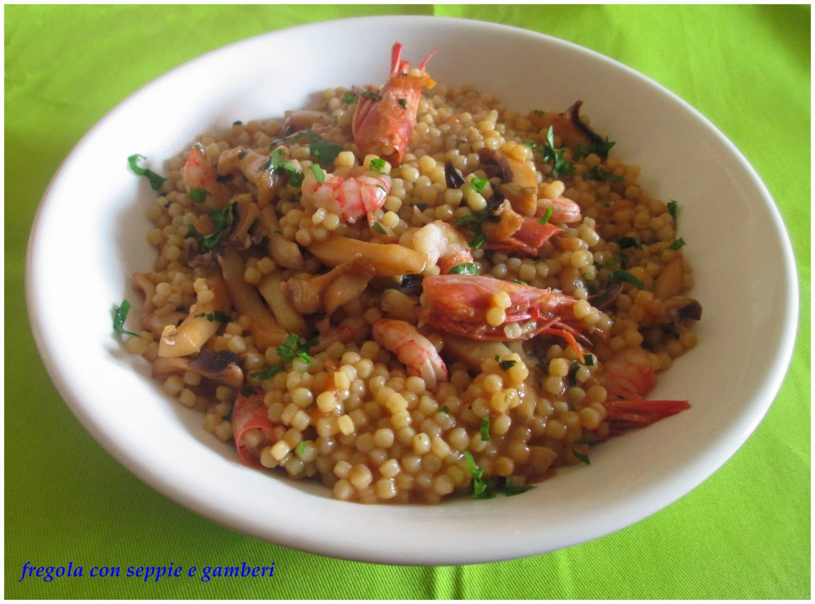 IL PIATTO E’ IN TAVOLA Fregola con seppie e gamberi