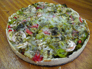 Baixe Deliciosa Pizza de Vegetais e Morango PNG - Creative Fabrica
