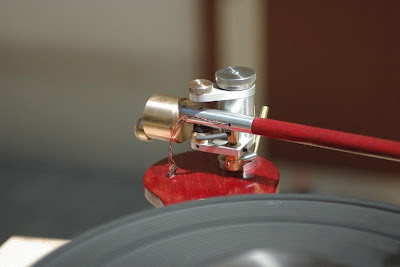 Magnetically Stabilized Record Player Tonearm