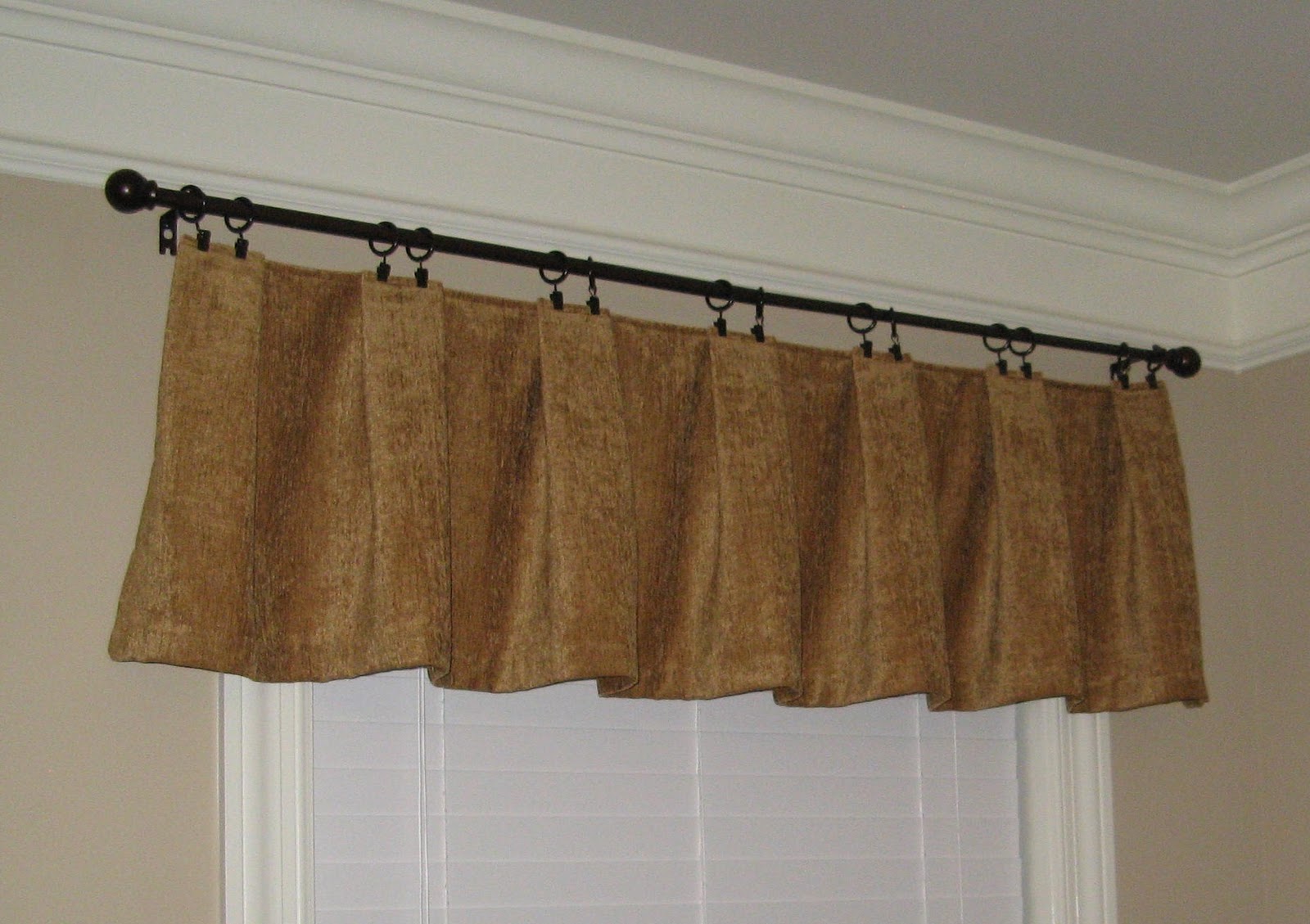 Susan Snyder CLIP RING BOX PLEAT VALENCE