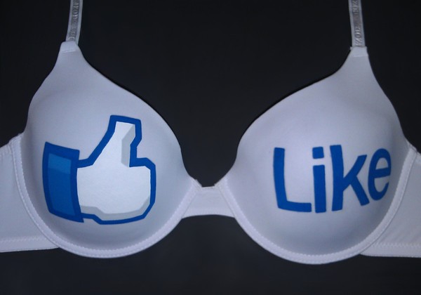 Facebook-Like-Hot-Boobs.jpg