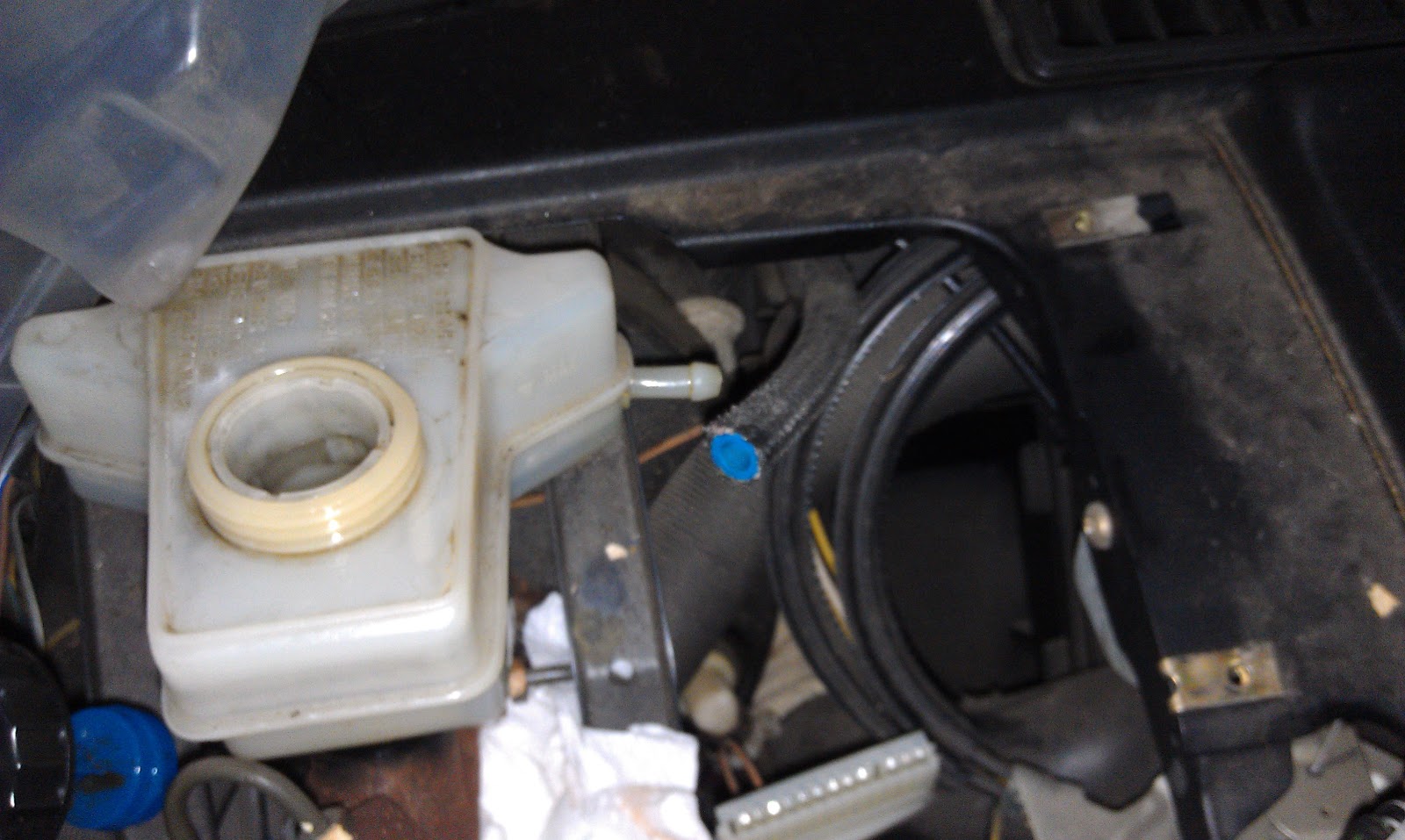 For 19801991 Volkswagen Vanagon Brake Master Cylinder 73161JP 1984