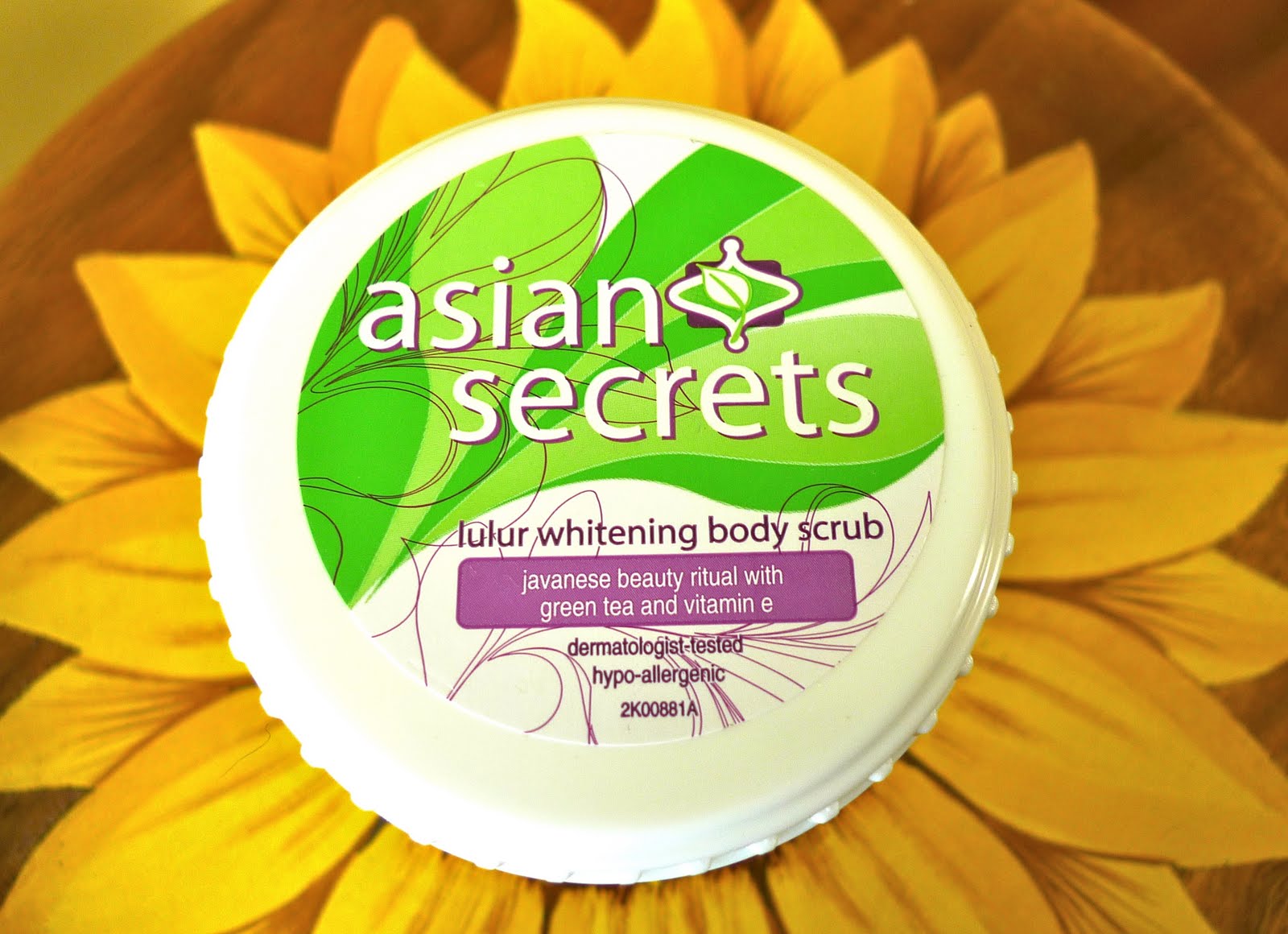 Review ASIAN SECRETS LULUR WHITENING SCRUB The Beauty Junkee