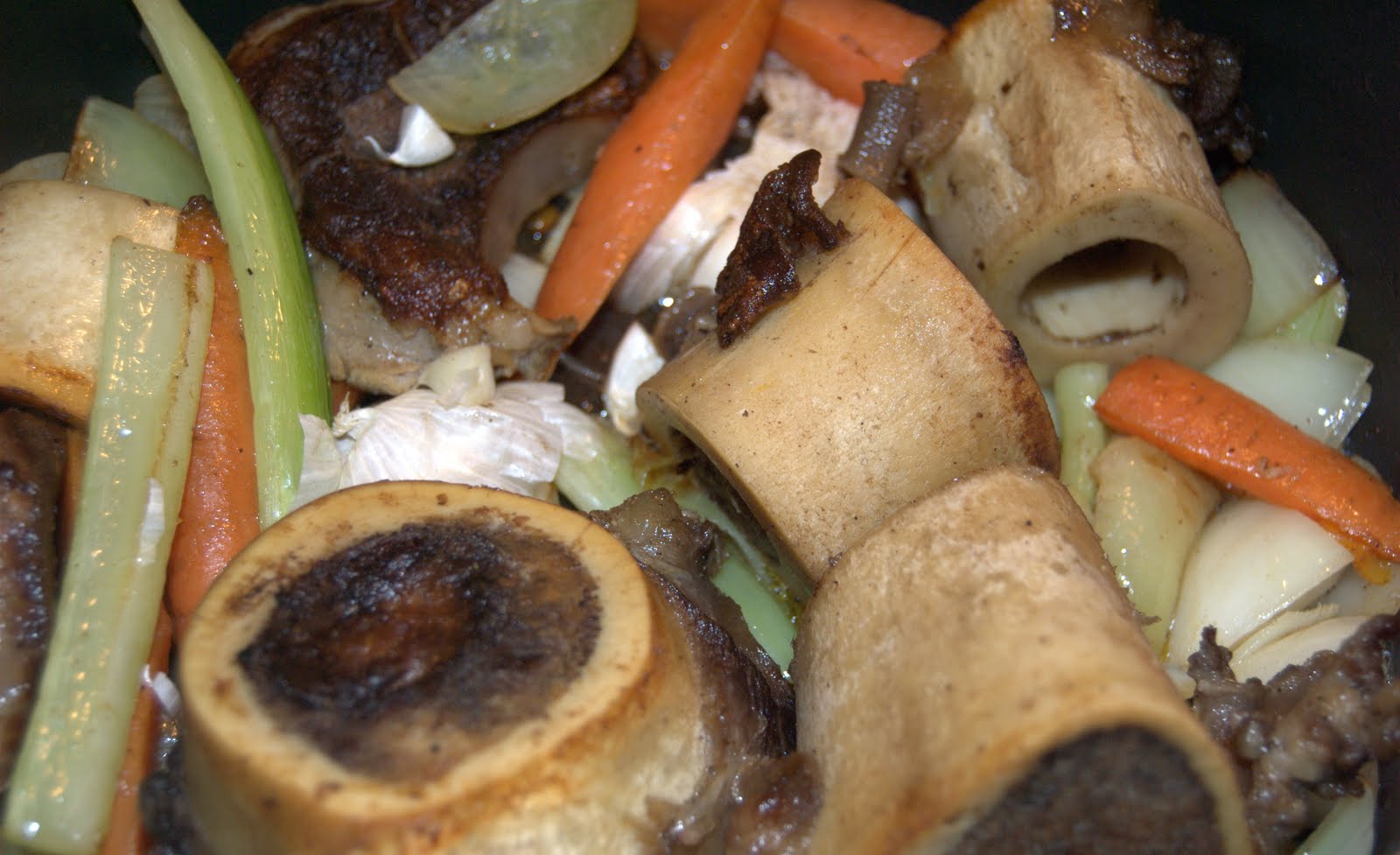 Les pieds dans les plats... les mains à la pâte Bouillon de boeuf maison