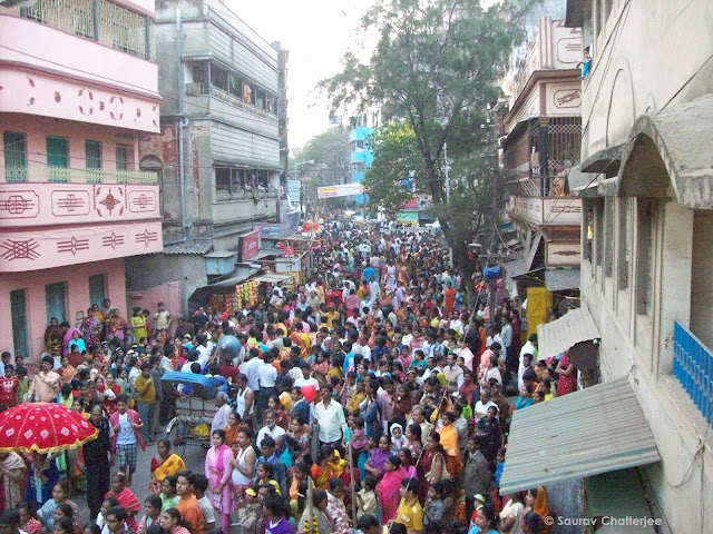 Shitala Mata Snan Jatra, Devotees crowd the streets.