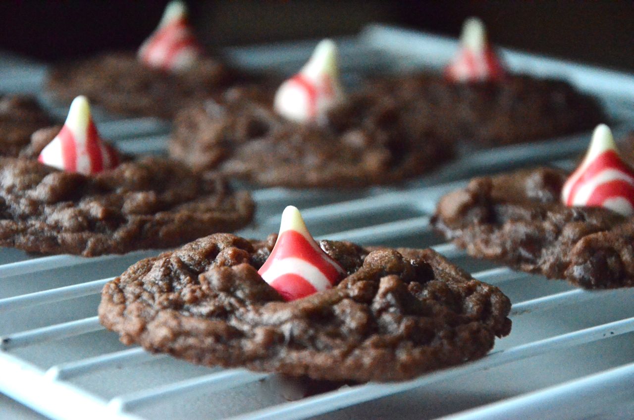Recipe Shoebox Candy Cane Kiss Cookies