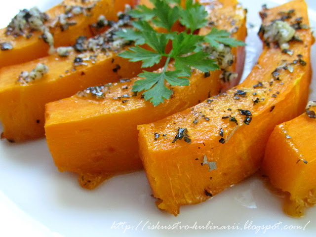 Тыква запеченная с чесноком и базиликом