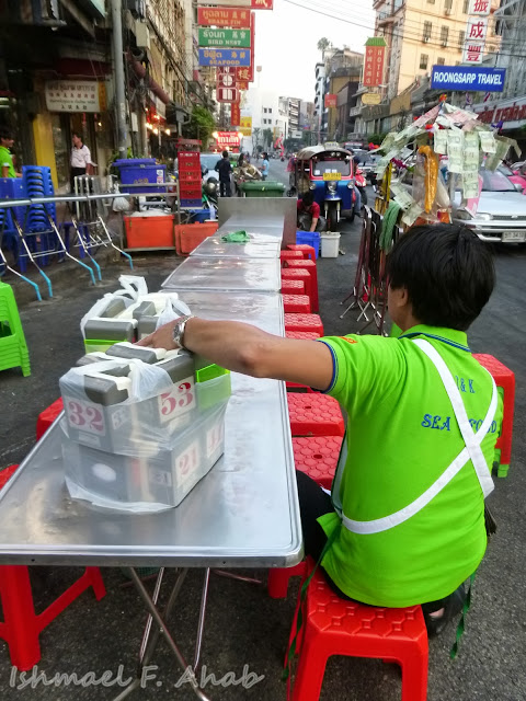 Street restaurant along Yaowarat Road