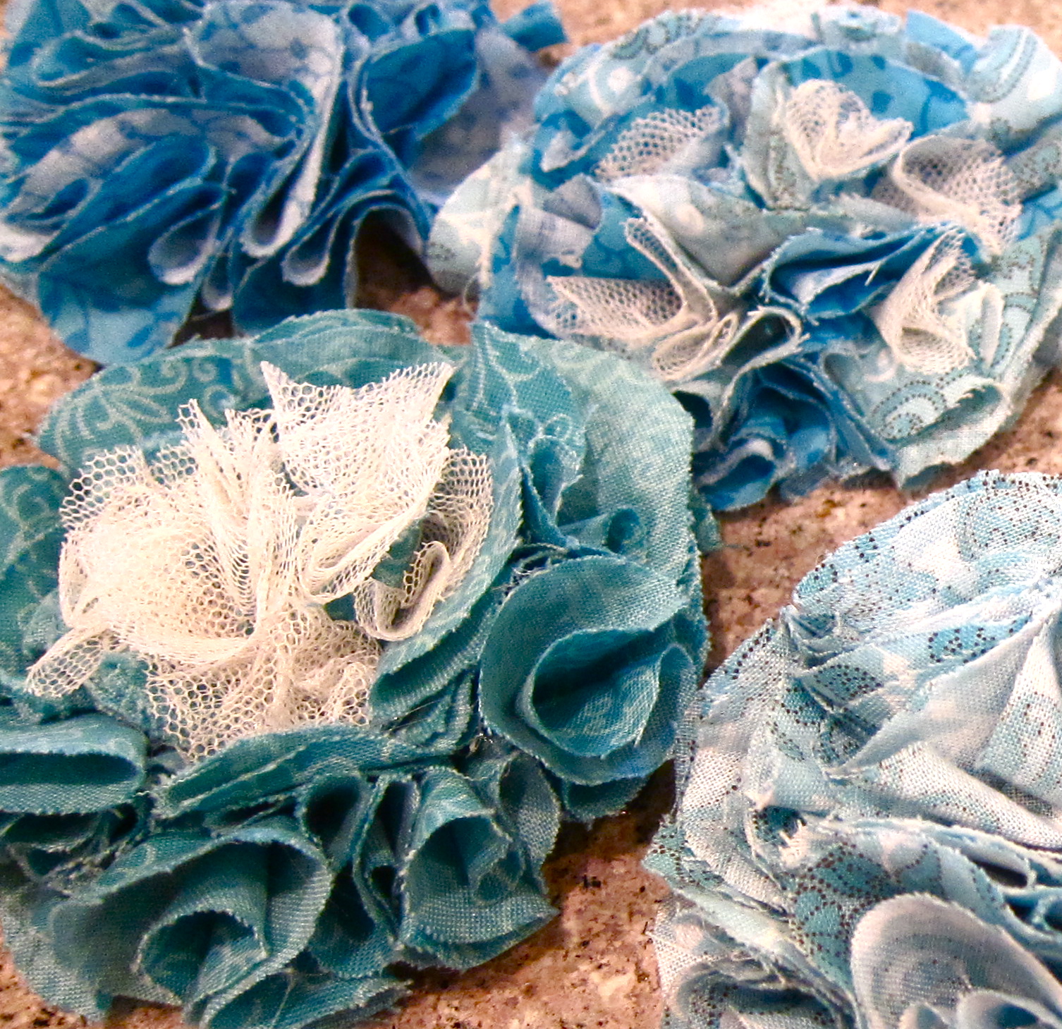 Bride.Paper.Scissors DIY Fabric Flower Hair Clips