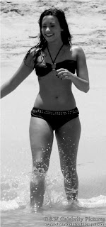 B&W pictures of Demi Lovato,wearing sexy bikini, in Mexico picture 1