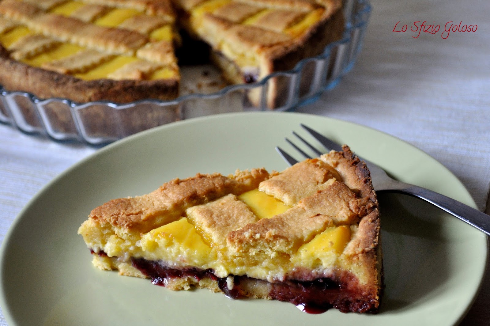 crostata alla ricotta con marmellata di ribes nero