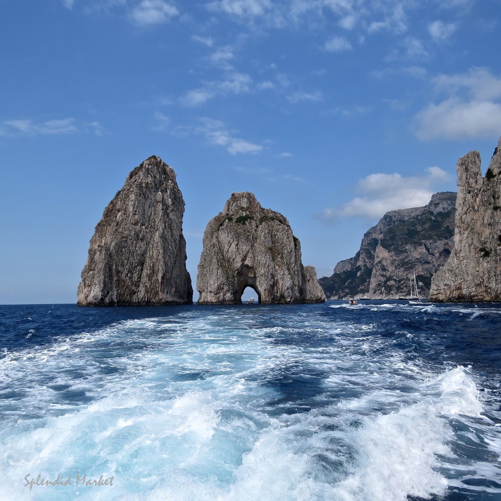 SPLENDID MARKET Grotta Azzurra, the Blue Grotto, Capri...